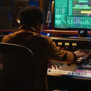 Audio Engineering & Sound Production - كورس الهندسة الصوتية